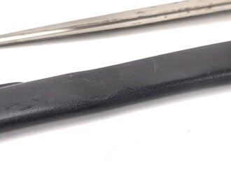 Preußen,  Kavallerie Säbel Modell 1852/ 79. Eigentumstück mit Pfeife, sogenannter "Feldwebelsäbel" Gereinigtes Stück, die Scheide neuzeitlich lackiert