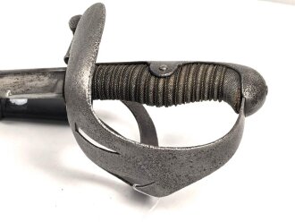 Preußen,  Kavallerie Säbel Modell 1852/ 79. Eigentumstück mit Pfeife, sogenannter "Feldwebelsäbel" Gereinigtes Stück, die Scheide neuzeitlich lackiert