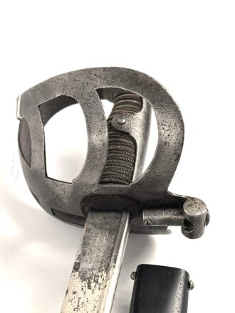 Preußen,  Kavallerie Säbel Modell 1852/ 79. Eigentumstück mit Pfeife, sogenannter "Feldwebelsäbel" Gereinigtes Stück, die Scheide neuzeitlich lackiert