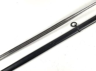 Preußen,  Pallasch für Kürassiere, Doppelseitig geätzte Klinge, die Scheide vermutlich neuzeitlich lackiert. Guter Gesamtzustand