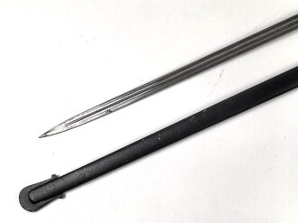 Preußen,  Pallasch für Kürassiere, Doppelseitig geätzte Klinge, die Scheide vermutlich neuzeitlich lackiert. Guter Gesamtzustand