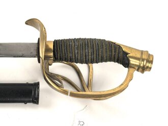 Preußen,  Pallasch für Kürassiere, Doppelseitig geätzte Klinge, die Scheide vermutlich neuzeitlich lackiert. Guter Gesamtzustand