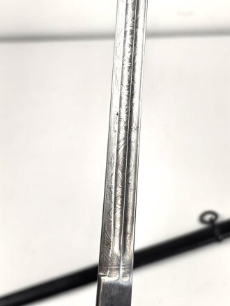 Preußen,  Pallasch für Kürassiere, Doppelseitig geätzte Klinge, die Scheide vermutlich neuzeitlich lackiert. Guter Gesamtzustand