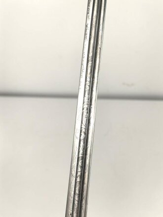 Preußen,  Pallasch für Kürassiere, Doppelseitig geätzte Klinge, die Scheide vermutlich neuzeitlich lackiert. Guter Gesamtzustand