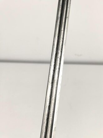 Preußen,  Pallasch für Kürassiere, Doppelseitig geätzte Klinge, die Scheide vermutlich neuzeitlich lackiert. Guter Gesamtzustand