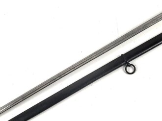 Preußen,  Pallasch für Kürassiere, Doppelseitig geätzte Klinge, die Scheide vermutlich neuzeitlich lackiert. Guter Gesamtzustand