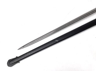 Preußen,  Pallasch für Kürassiere, Doppelseitig geätzte Klinge, die Scheide vermutlich neuzeitlich lackiert. Guter Gesamtzustand