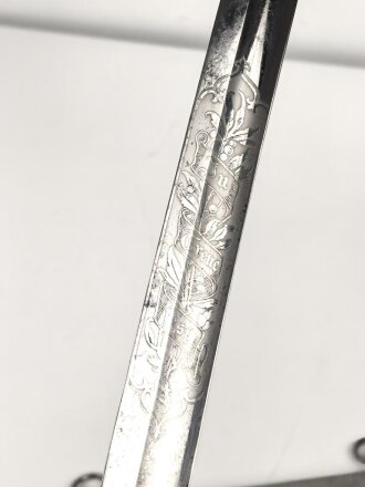 Bayern, Säbel für einen Angehörigen der Kavallerie. Eigentumstück in gutem Zustand mit beidseitiger Klingenätzung " In treue Fest"