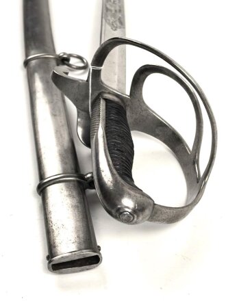 Bayern, Säbel für einen Angehörigen der Kavallerie. Eigentumstück in gutem Zustand mit beidseitiger Klingenätzung " In treue Fest"