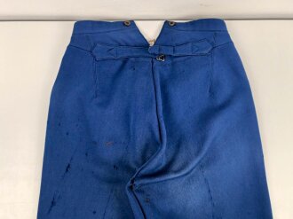 Kaiserreich, gerade Hose zum Waffenrock. Blau mit roter Biese. Stark getragenes Eigentumstück, ungereinigt, beschädigt