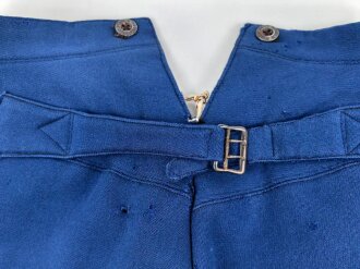 Kaiserreich, gerade Hose zum Waffenrock. Blau mit roter Biese. Stark getragenes Eigentumstück, ungereinigt, beschädigt