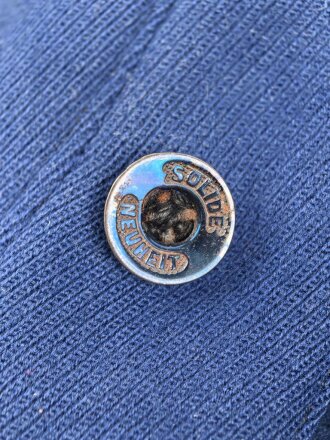 Kaiserreich, gerade Hose zum Waffenrock. Blau mit roter Biese. Stark getragenes Eigentumstück, ungereinigt, beschädigt