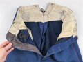 Kaiserreich, gerade Hose zum Waffenrock. Blau mit roter Biese. Stark getragenes Eigentumstück, ungereinigt, beschädigt