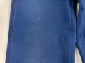 Kaiserreich, gerade Hose zum Waffenrock. Blau mit roter Biese. Stark getragenes Eigentumstück, ungereinigt, beschädigt