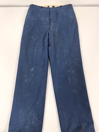 Kaiserreich, gerade Hose zum Waffenrock. Blau mit roter Biese. Stark getragenes Eigentumstück, ungereinigt, Stockfleckig