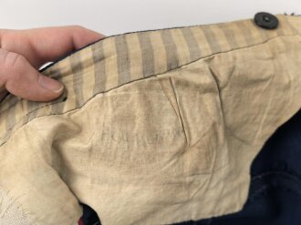 Kaiserreich, gerade Hose zum Waffenrock. Blau mit roter Biese. Stark getragenes Eigentumstück, ungereinigt, Stockfleckig