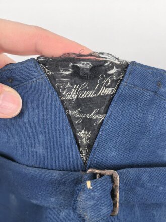 Kaiserreich, gerade Hose zum Waffenrock. Blau mit roter Biese. Stark getragenes Eigentumstück, ungereinigt, Stockfleckig