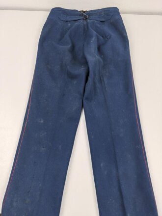 Kaiserreich, gerade Hose zum Waffenrock. Blau mit roter Biese. Stark getragenes Eigentumstück, ungereinigt, Stockfleckig
