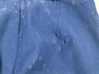 Kaiserreich, gerade Hose zum Waffenrock. Blau mit roter Biese. Stark getragenes Eigentumstück, ungereinigt, Stockfleckig