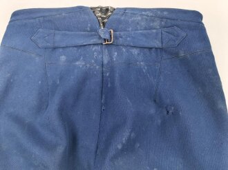 Kaiserreich, gerade Hose zum Waffenrock. Blau mit roter Biese. Stark getragenes Eigentumstück, ungereinigt, Stockfleckig
