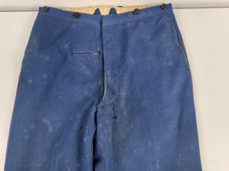 Kaiserreich, gerade Hose zum Waffenrock. Blau mit roter Biese. Stark getragenes Eigentumstück, ungereinigt, Stockfleckig