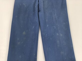 Kaiserreich, gerade Hose zum Waffenrock. Blau mit roter Biese. Stark getragenes Eigentumstück, ungereinigt, Stockfleckig