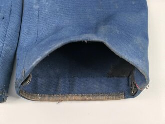 Kaiserreich, gerade Hose zum Waffenrock. Blau mit roter Biese. Stark getragenes Eigentumstück, ungereinigt, Stockfleckig