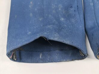Kaiserreich, gerade Hose zum Waffenrock. Blau mit roter Biese. Stark getragenes Eigentumstück, ungereinigt, Stockfleckig