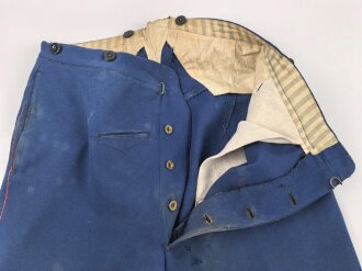 Kaiserreich, gerade Hose zum Waffenrock. Blau mit roter Biese. Stark getragenes Eigentumstück, ungereinigt, Stockfleckig