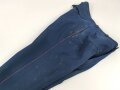 Kaiserreich, gerade Hose zum Waffenrock. Blau mit roter Biese. Stark getragenes Eigentumstück, ungereinigt, Stockfleckig
