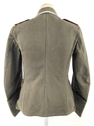 Heer, Sommerfeldbluse für einen Oberfeldwebel der Artillerie. Eigentumstück in sehr gutem Zustand, die Effekten original vernäht