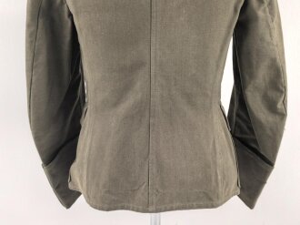 Heer, Sommerfeldbluse für einen Oberfeldwebel der Artillerie. Eigentumstück in sehr gutem Zustand, die Effekten original vernäht