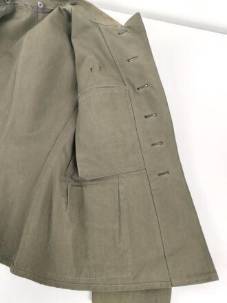 Heer, Sommerfeldbluse für einen Oberfeldwebel der Artillerie. Eigentumstück in sehr gutem Zustand, die Effekten original vernäht
