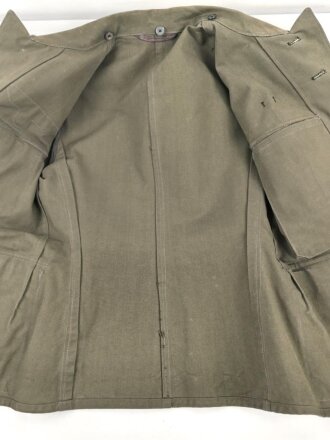 Heer, Sommerfeldbluse für einen Oberfeldwebel der Artillerie. Eigentumstück in sehr gutem Zustand, die Effekten original vernäht
