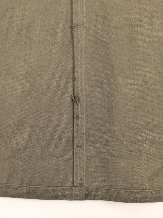 Heer, Sommerfeldbluse für einen Oberfeldwebel der Artillerie. Eigentumstück in sehr gutem Zustand, die Effekten original vernäht