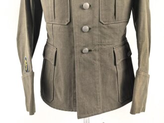 Heer, Sommerfeldbluse für einen Oberfeldwebel der Artillerie. Eigentumstück in sehr gutem Zustand, die Effekten original vernäht