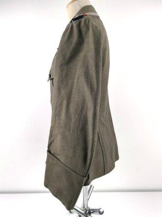 Heer, Sommerfeldbluse für einen Oberfeldwebel der Artillerie. Eigentumstück in sehr gutem Zustand, die Effekten original vernäht