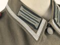 Heer, Sommerfeldbluse für einen Oberfeldwebel der Artillerie. Eigentumstück in sehr gutem Zustand, die Effekten original vernäht