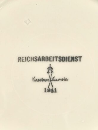 Reichsarbeitsdienst, Kantinenporzellan flacher Teller, Hersteller Kaestner Saxonia 1941. Durchmesser 23cm, gebraucht