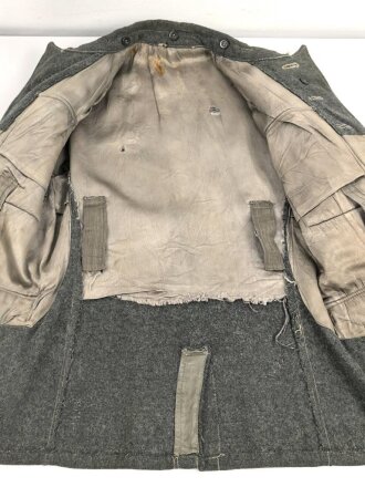 Heer, Feldbluse für Mannschaften Modell 1943. Getragenes Stück, die Kragenspiegel originalvernäht, der Brustadler könnte alt ergänzt sein, Kammerstempel siehe Foto