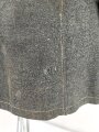 Heer, Feldbluse für Mannschaften Modell 1943. Getragenes Stück, die Kragenspiegel originalvernäht, der Brustadler könnte alt ergänzt sein, Kammerstempel siehe Foto