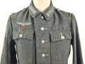 Heer, Feldbluse für Mannschaften Modell 1943. Getragenes Stück, die Kragenspiegel originalvernäht, der Brustadler könnte alt ergänzt sein, Kammerstempel siehe Foto