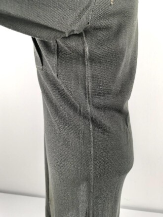 Vorschriftsmäßiges Feldhemd für Angehörige des Heeres. Getragenes Stück. Ausführung in grüngrau