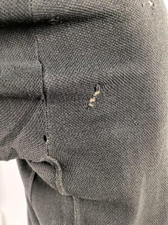 Vorschriftsmäßiges Feldhemd für Angehörige des Heeres. Getragenes Stück. Ausführung in grüngrau