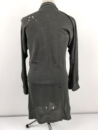 Vorschriftsmäßiges Feldhemd für Angehörige des Heeres. Getragenes Stück. Ausführung in grüngrau