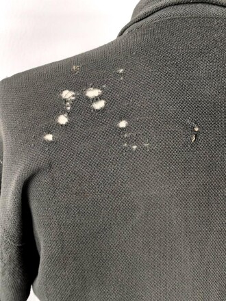 Vorschriftsmäßiges Feldhemd für Angehörige des Heeres. Getragenes Stück. Ausführung in grüngrau