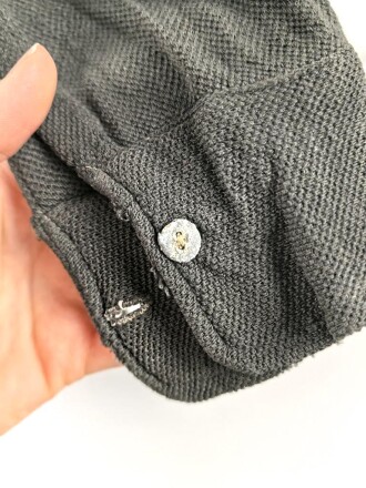 Vorschriftsmäßiges Feldhemd für Angehörige des Heeres. Getragenes Stück. Ausführung in grüngrau