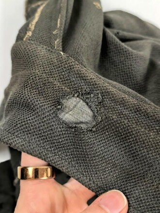 Vorschriftsmäßiges Feldhemd für Angehörige des Heeres. Getragenes Stück. Ausführung in grüngrau