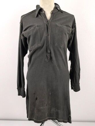 Vorschriftsmäßiges Feldhemd für Angehörige des Heeres. Getragenes Stück. Ausführung in grüngrau
