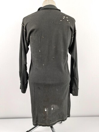 Vorschriftsmäßiges Feldhemd für Angehörige des Heeres. Getragenes Stück. Ausführung in grüngrau